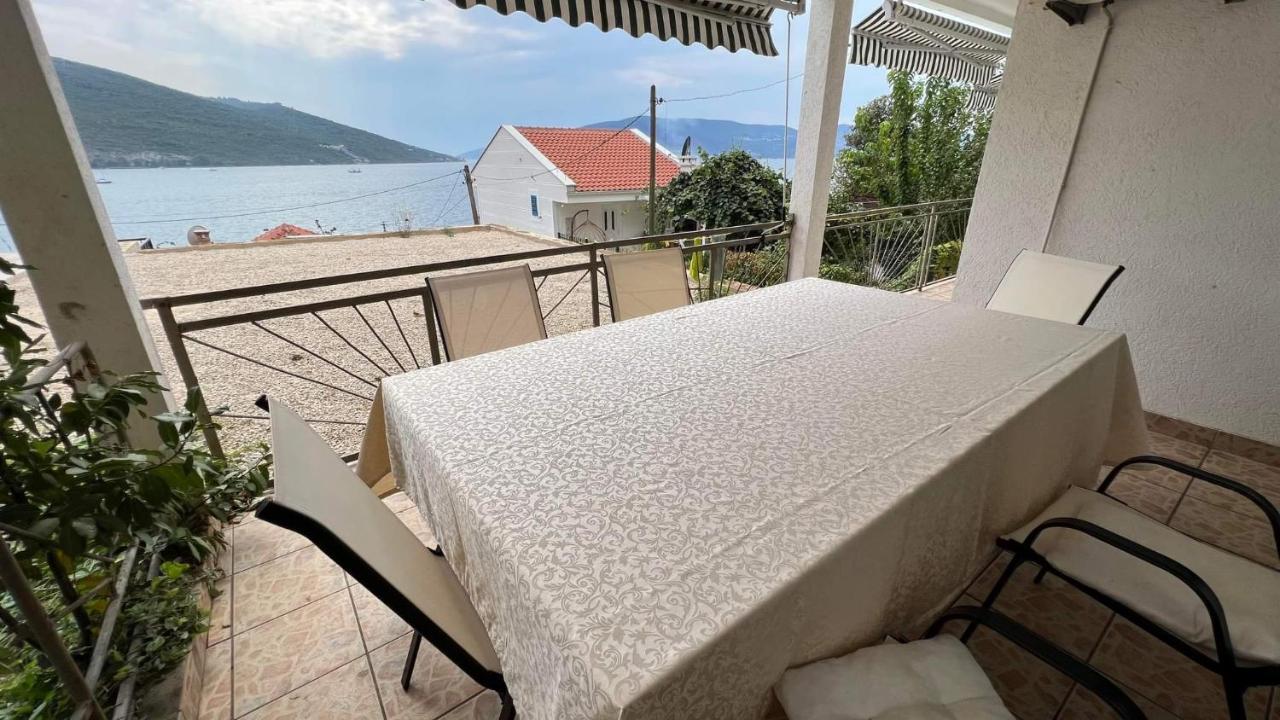 Villa Angelina Kumbor Exterior foto